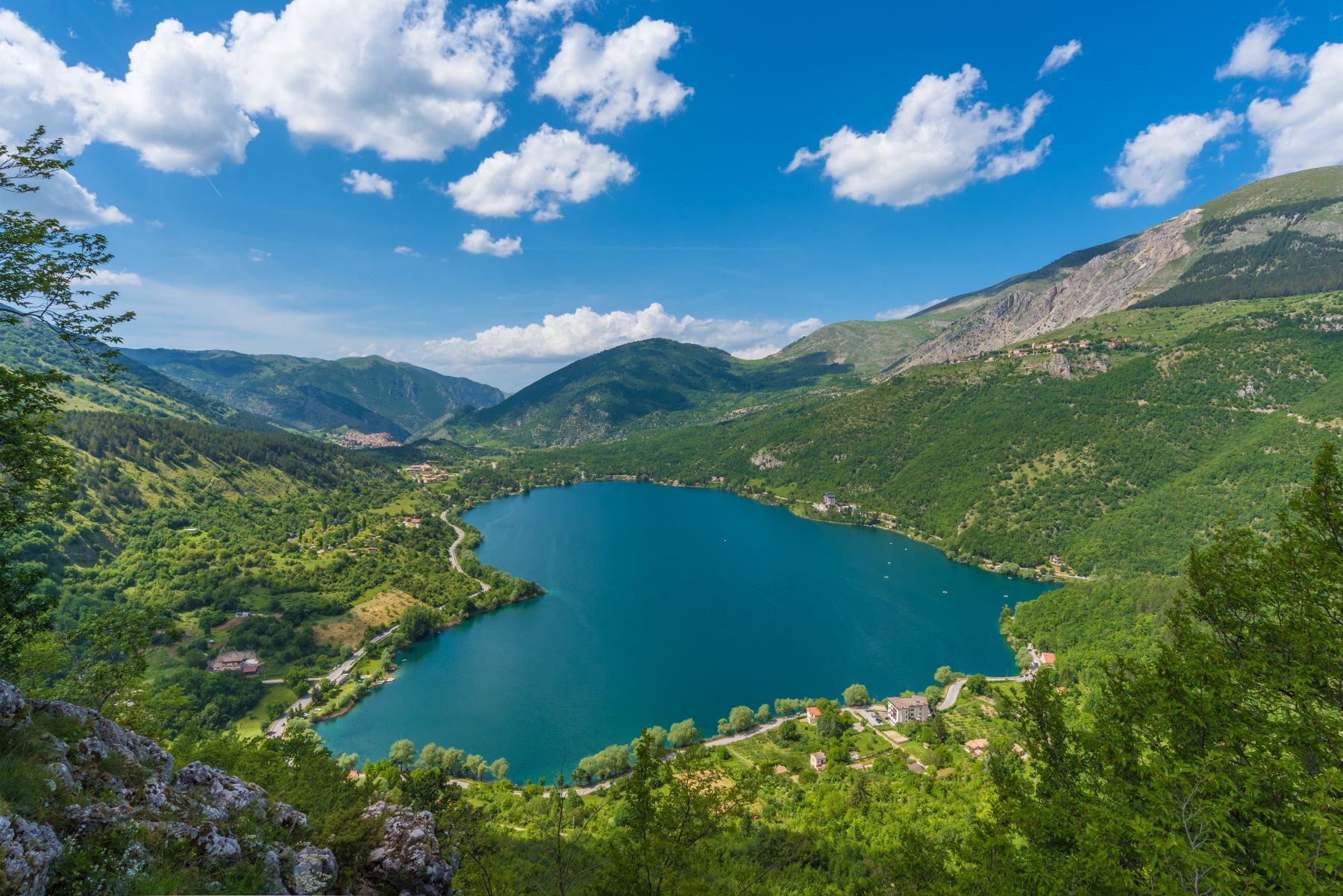 abruzzo-region-scanno-lake-dooid